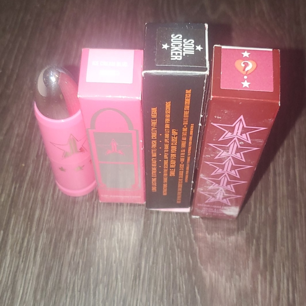 4 BN jeffree star lipsticks (vll and bullets)